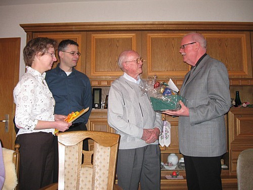 ../Images/001 - Werner Reinecke wird am 15.02.2011  90 Jahre.jpg